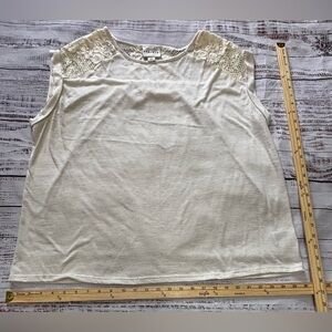 Women’s Ava & Viv Sleeveless Top